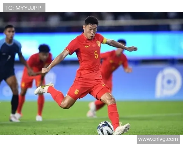 中国队与卡塔尔激战12强赛全力争胜展现足球激情与实力对决 中国队与卡塔尔激战12强赛全力争胜展现足球激情与实力对决